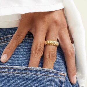 Mejuri Charlotte Ring 14K Gold Size 7